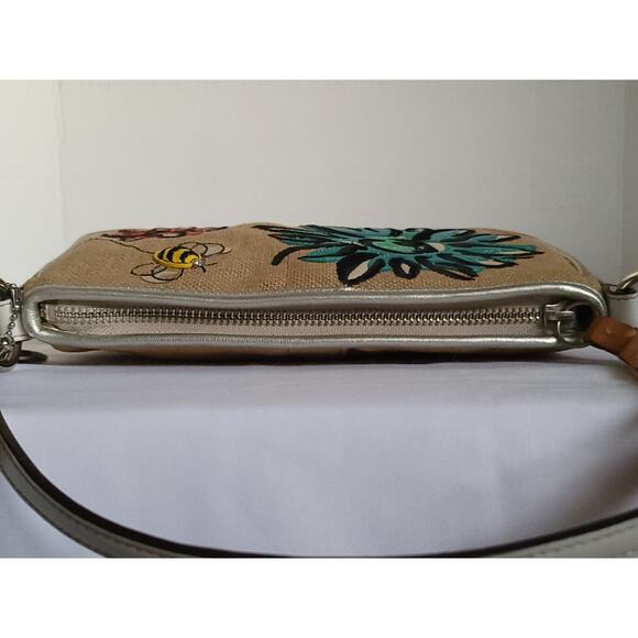 Coach(8672) 2005 Vintage Limited Edition Burlap Demi Bag - Picture 9 of 16